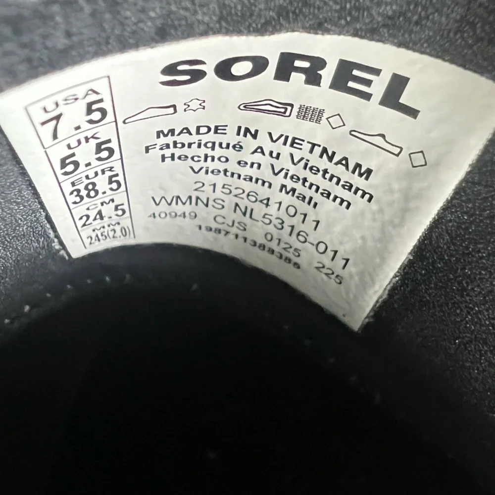 SOREL Revel Ave Loafer Shoe in Black Leather Lug Sole Women's Size 7.5